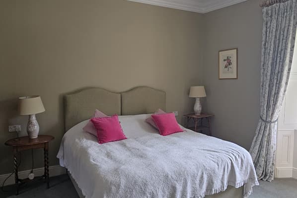 Elderflower bedroom at Temple House