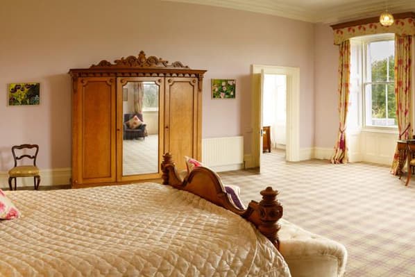 Half acre bedroom at Temple House