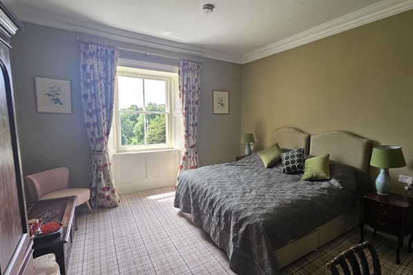 Poppy bedroom at Temple House